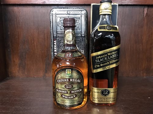 Johnnie Walker 黒·金キャップと Chivas Regal Lot 24 - JOHNNIE WALKER BLACK LABEL 12 YEARS OLD AND