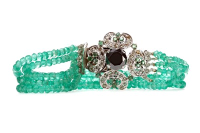 Lot 1475 - AN EMERALD AND BLACK DIAMOND BRACELET