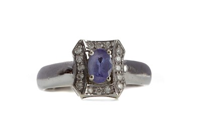 Lot 1552 - A TANZANITE AND DIAMOND RING