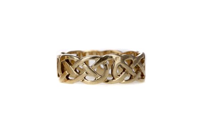 Lot 307 - A CELTIC WEDDING BAND