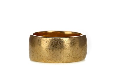 Lot 310 - A GENTLEMAN'S DIAMOND SET RING
