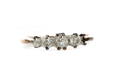 Lot 324 - A PARTIAL DIAMOND RING