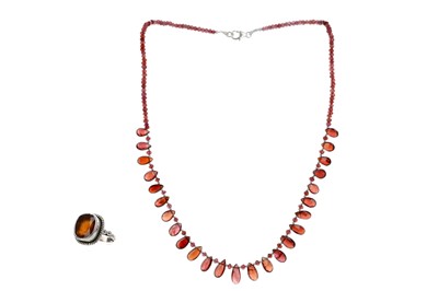 Lot 369 - A GARNET NECKLACE AND RING