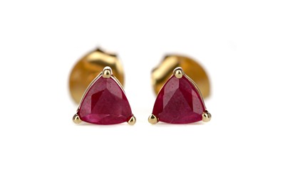 Lot 400 - A PAIR OF RUBY STUD EARRINGS