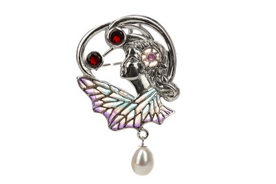 Lot 411 - A PLIQUE A JOUR BROOCH
