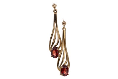 Lot 1306 - A PAIR OF GARNET EARRINGS AND RING