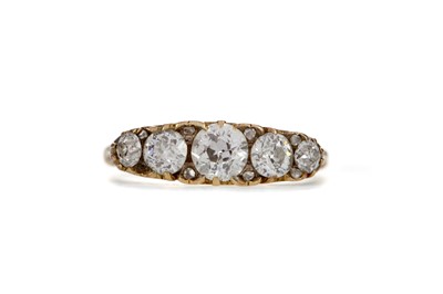 Lot 1321 - A DIAMOND FIVE STONE RING