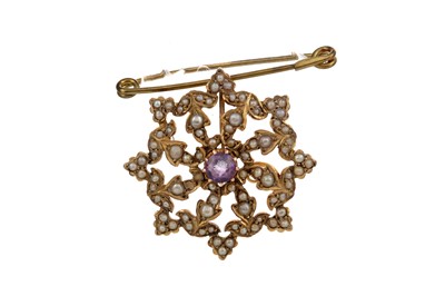 Lot 1324 - A PURPLE GEM SET AND SEED PEARL BROOCH