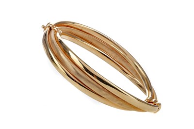 Lot 1327 - A GOLD TWIST BANGLE