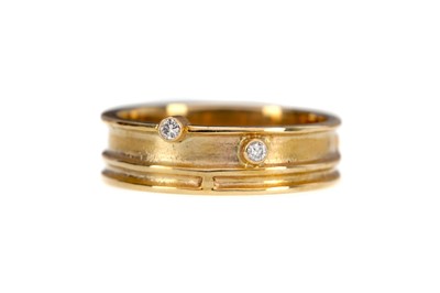 Lot 1366 - A DIAMOND TWO STONE BAND