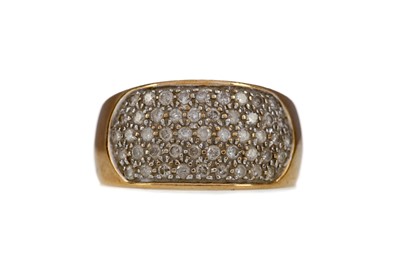 Lot 1370 - A DIAMOND BAND