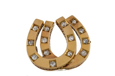 Lot 1377 - A DIAMOND SET HORSESHOE BROOCH
