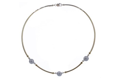 Lot 1386 - A GEM SET GOLD NECKLET