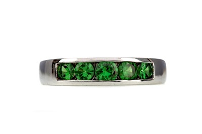 Lot 1406 - A DEMANTOID GARNET RING