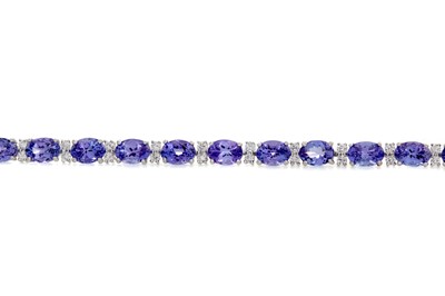Lot 1444 - A TANZANITE AND DIAMOND BRACELET