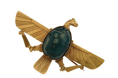 Lot 1363 - AN EGYPTIAN REVIVAL BROOCH