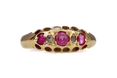 Lot 1471 - A RED GEM SET AND DIAMOND RING