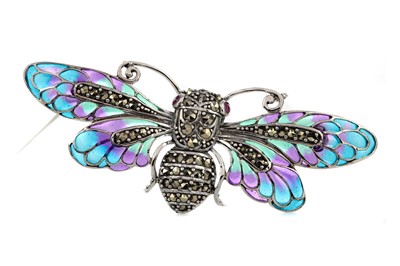 Lot 1407 - A PLIQUE A JOUR BROOCH
