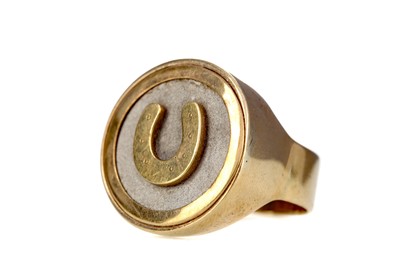 Lot 1452 - A GOLD HORSESHOE RING
