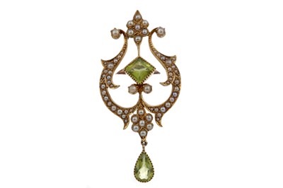 Lot 1438 - PERIDOT AND SEED PEARL BROOCH