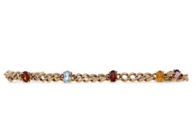 Lot 1487 - A GEM SET CURB LINK BRACELET