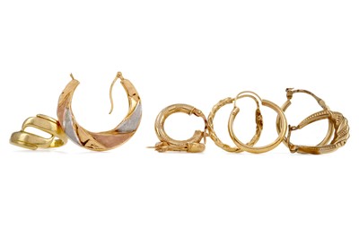 Lot 1494 - A COLLECTION OF GOLD EARRINGS AND PENDANTS