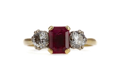 Lot 1507 - A RUBY AND DIAMOND THREE STONE RING