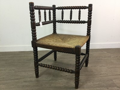 Lot 721 - A 19TH CENTURY BOBBIN TURNED OAK CORNER CHAIR