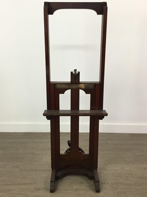 Lot 804 - A 20TH CENTURY TELESCOPIC EASEL