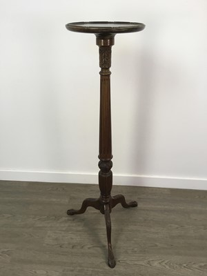 Lot 812 - A REPRODUCTION MAHOGANY TORCHERE