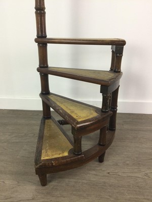 Lot 768 - EARLY 20TH CENTURY MAHOGANY LIBRARY STEPS