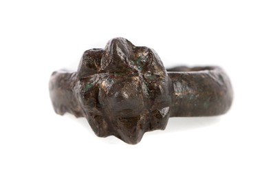Lot 870 - A BYZANTINE BRONZE RING