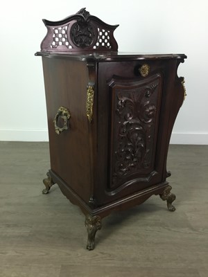 Lot 891 - AN EDWARDIAN MAHOGANY COAL PURDONIUM