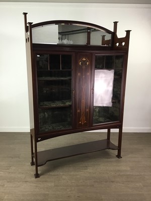 Lot 702A - AN ARTS & CRAFTS MAHOGANY TWO DOOR DISPLAY CABINET