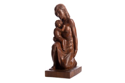 Lot 198 - MOTHER & CHILD, A WOOD CARVING BY SCOTT SUTHERLAND