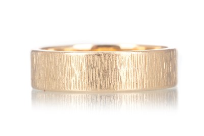 Lot 674 - TEXTURED WEDDING BAND