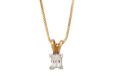 Lot 682 - DIAMOND SOLITAIRE PENDANT