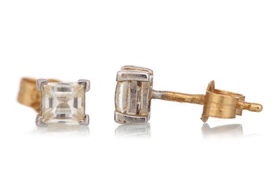 Lot 684 - PAIR OF DIAMOND STUD EARRINGS