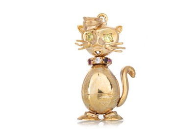 Lot 681 - GEM SET CAT PENDANT
