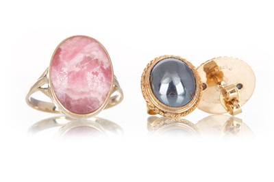 Lot 713 - AGATE RING