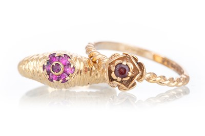 Lot 715 - GARNET ROSE MOTIF RING