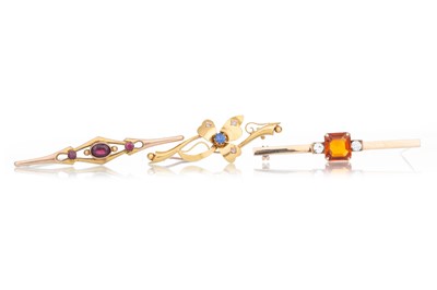Lot 667 - COLLECTION OF GEM SET BAR BROOCHES AND STICK PINS