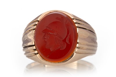 Lot 727 - CARNELIAN INTAGLIO RING