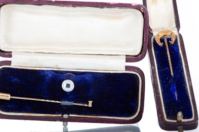 Lot 711 - SET OF GOLD AND MOTHER OF PEARL BUTTONS