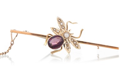 Lot 695 - AMETHYST FLY BROOCH