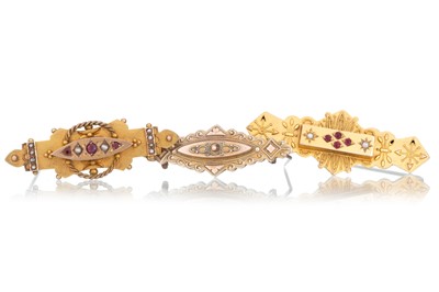 Lot 731 - THREE VICTORIAN BAR BROOCHES