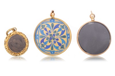 Lot 743 - VICTORIAN HAIRWORK MOURNING PENDANT