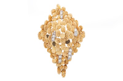 Lot 702 - CONTEMPORARY DIAMOND SET BROOCH