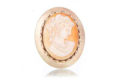 Lot 708 - CAMEO BROOCH