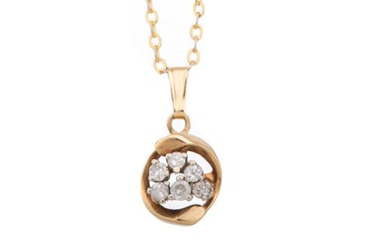 Lot 716 - DIAMOND PENDANT